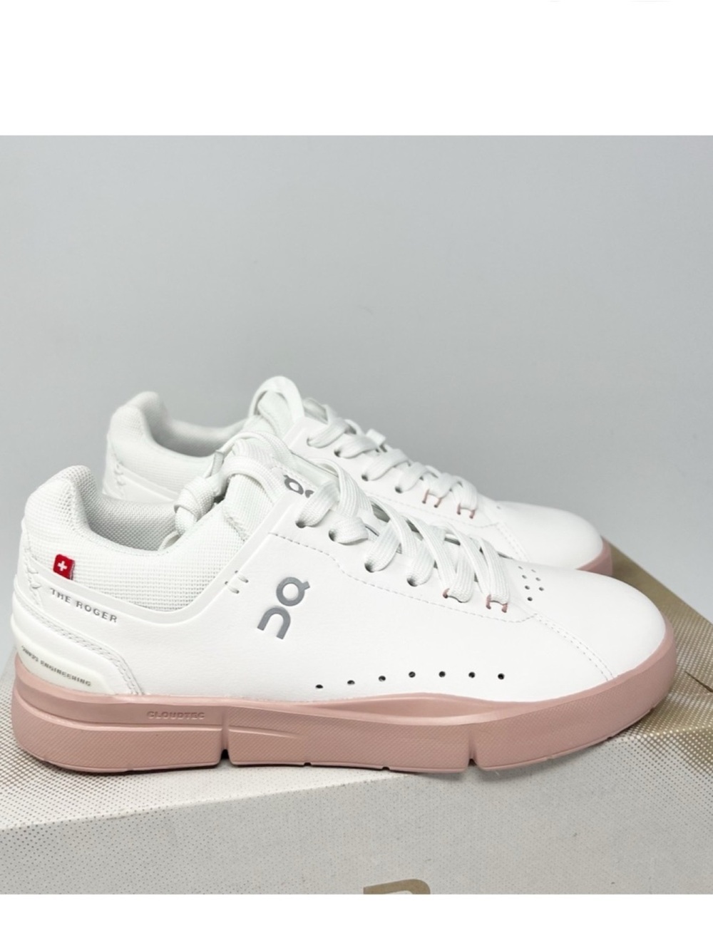 On Running The Roger Advantage Sneaker
Size 5 NEW! - Picture 1 of 8